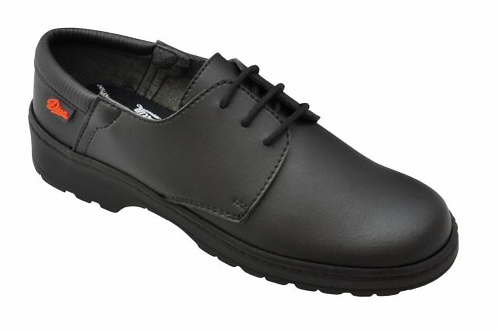 Shoe with lace