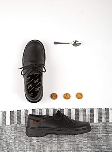 Shoe with lace